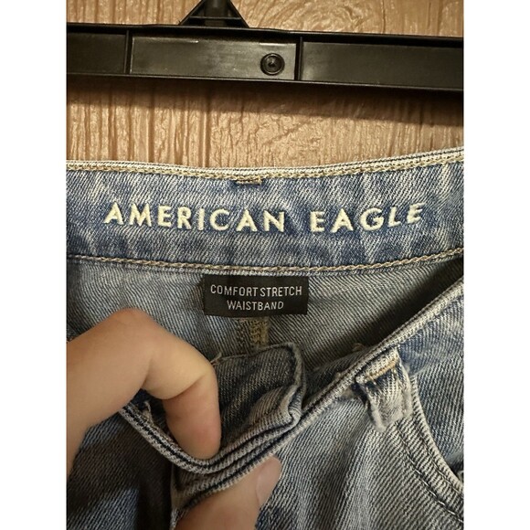 American Eagle Ripped Distressed Mom Shorts Blue Light Wash Women's Size 6 Comfy - Picture 3 of 5